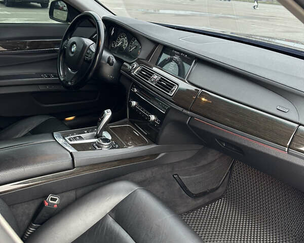 Черный БМВ 7 Серия, объемом двигателя 2.98 л и пробегом 204 тыс. км за 12300 $, фото 8 на Automoto.ua