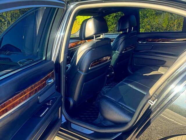 Черный БМВ 7 Серия, объемом двигателя 3 л и пробегом 240 тыс. км за 24500 $, фото 6 на Automoto.ua