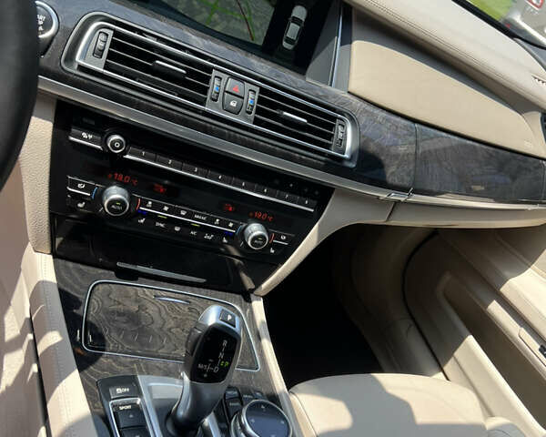 Чорний БМВ 7 Серія, об'ємом двигуна 4.4 л та пробігом 45 тис. км за 32500 $, фото 23 на Automoto.ua