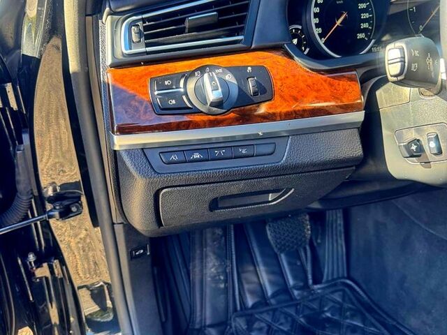 Черный БМВ 7 Серия, объемом двигателя 3 л и пробегом 240 тыс. км за 24500 $, фото 4 на Automoto.ua