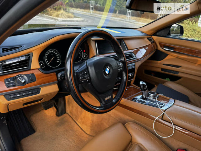 Черный БМВ 7 Серия, объемом двигателя 2.99 л и пробегом 225 тыс. км за 20000 $, фото 10 на Automoto.ua