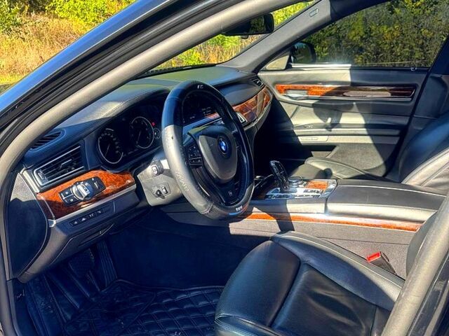 Черный БМВ 7 Серия, объемом двигателя 3 л и пробегом 240 тыс. км за 24500 $, фото 3 на Automoto.ua