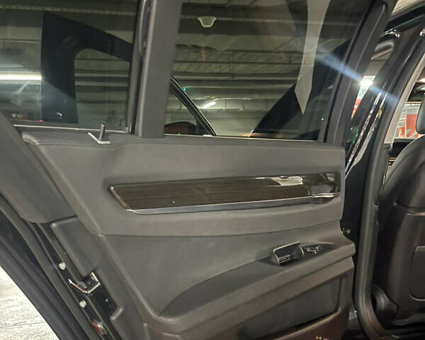 Черный БМВ 7 Серия, объемом двигателя 2.99 л и пробегом 172 тыс. км за 26900 $, фото 11 на Automoto.ua