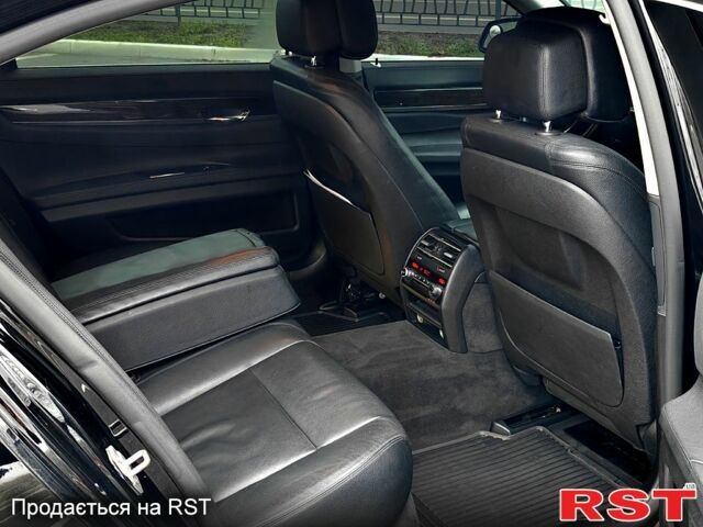 Черный БМВ 7 Серия, объемом двигателя 3 л и пробегом 200 тыс. км за 15500 $, фото 6 на Automoto.ua