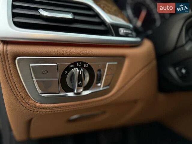 Чорний БМВ 7 Серія, об'ємом двигуна 3 л та пробігом 187 тис. км за 25400 $, фото 39 на Automoto.ua