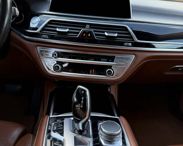 БМВ 7 Серія 2016 у Вінниці на Automoto.ua Чорний БМВ 7 Серія, об'ємом двигуна 4.39 л та пробігом 129 тис. км за 39500 $, фото 52 на Automoto.ua