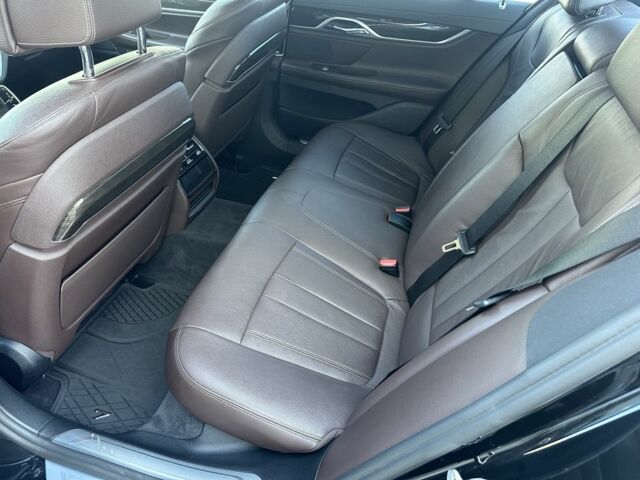 Чорний БМВ 7 Серія, об'ємом двигуна 3 л та пробігом 165 тис. км за 33700 $, фото 15 на Automoto.ua