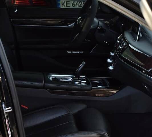 Черный БМВ 7 Серия, объемом двигателя 3 л и пробегом 185 тыс. км за 34500 $, фото 18 на Automoto.ua