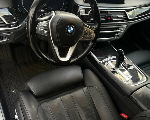 Черный БМВ 7 Серия, объемом двигателя 2.99 л и пробегом 175 тыс. км за 39550 $, фото 9 на Automoto.ua