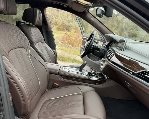 Черный БМВ 7 Серия, объемом двигателя 4.39 л и пробегом 18 тыс. км за 63000 $, фото 56 на Automoto.ua