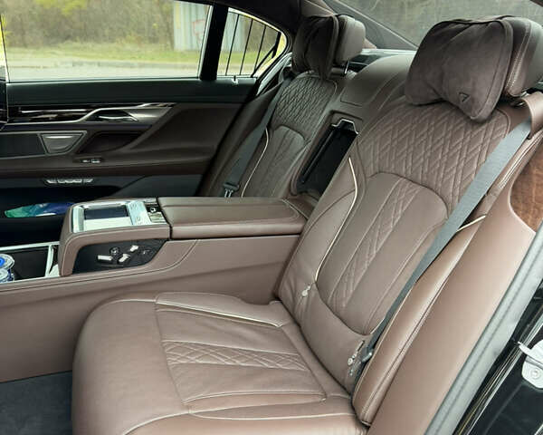 Черный БМВ 7 Серия, объемом двигателя 4.39 л и пробегом 18 тыс. км за 63000 $, фото 48 на Automoto.ua