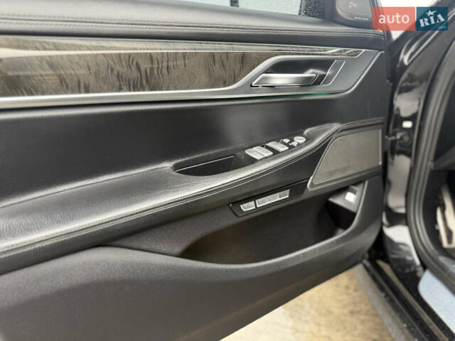 Черный БМВ 7 Серия, объемом двигателя 3 л и пробегом 120 тыс. км за 38000 $, фото 24 на Automoto.ua
