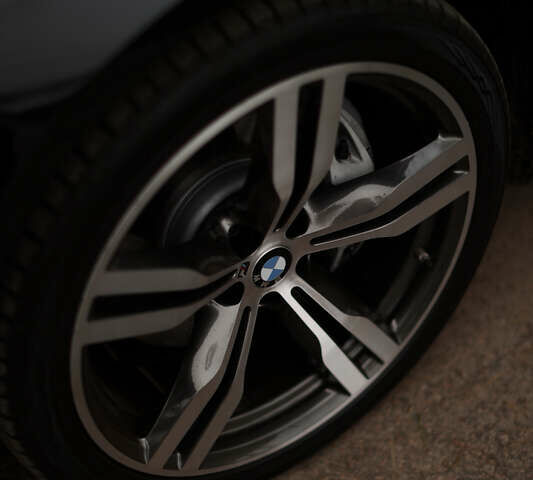 Черный БМВ 7 Серия, объемом двигателя 2.99 л и пробегом 138 тыс. км за 38700 $, фото 4 на Automoto.ua