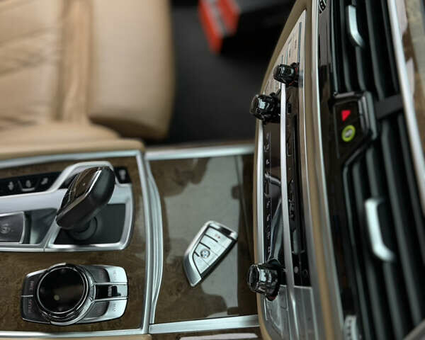 Черный БМВ 7 Серия, объемом двигателя 4.39 л и пробегом 190 тыс. км за 31000 $, фото 24 на Automoto.ua