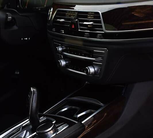 Черный БМВ 7 Серия, объемом двигателя 3 л и пробегом 185 тыс. км за 34500 $, фото 15 на Automoto.ua