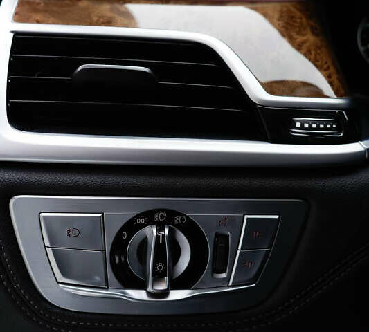 Черный БМВ 7 Серия, объемом двигателя 3 л и пробегом 165 тыс. км за 28000 $, фото 22 на Automoto.ua