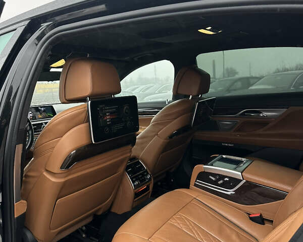 Чорний БМВ 7 Серія, об'ємом двигуна 3 л та пробігом 220 тис. км за 34888 $, фото 19 на Automoto.ua