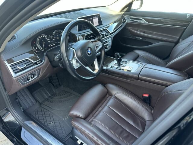 Чорний БМВ 7 Серія, об'ємом двигуна 3 л та пробігом 165 тис. км за 33700 $, фото 12 на Automoto.ua