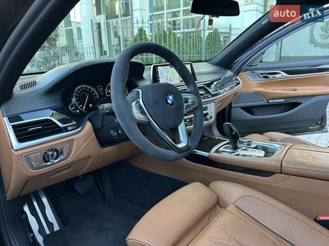 Черный БМВ 7 Серия, объемом двигателя 4.4 л и пробегом 220 тыс. км за 25500 $, фото 6 на Automoto.ua