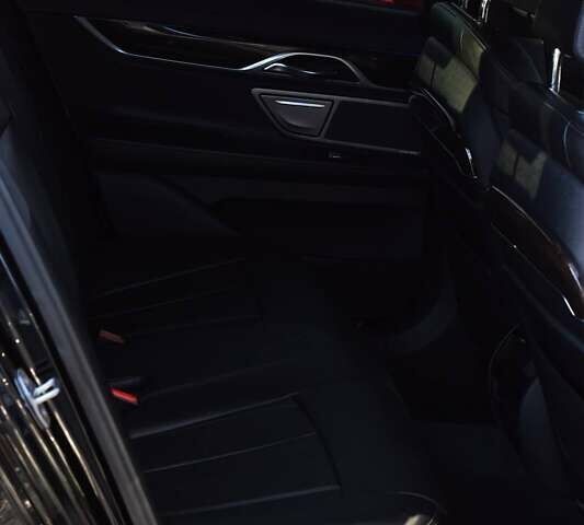 Черный БМВ 7 Серия, объемом двигателя 3 л и пробегом 185 тыс. км за 34500 $, фото 22 на Automoto.ua