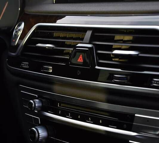 Черный БМВ 7 Серия, объемом двигателя 3 л и пробегом 185 тыс. км за 34500 $, фото 16 на Automoto.ua