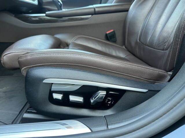 Чорний БМВ 7 Серія, об'ємом двигуна 3 л та пробігом 165 тис. км за 33700 $, фото 23 на Automoto.ua