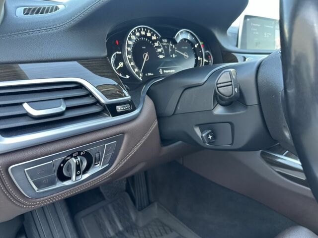 Чорний БМВ 7 Серія, об'ємом двигуна 3 л та пробігом 165 тис. км за 33700 $, фото 13 на Automoto.ua