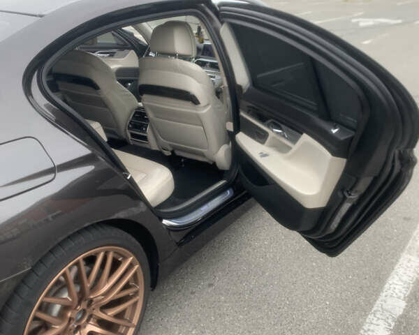 Чорний БМВ 7 Серія, об'ємом двигуна 3 л та пробігом 78 тис. км за 33000 $, фото 10 на Automoto.ua
