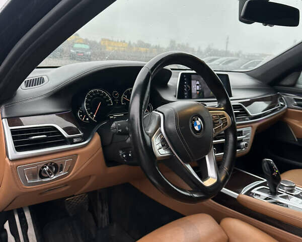 Чорний БМВ 7 Серія, об'ємом двигуна 3 л та пробігом 220 тис. км за 34888 $, фото 11 на Automoto.ua