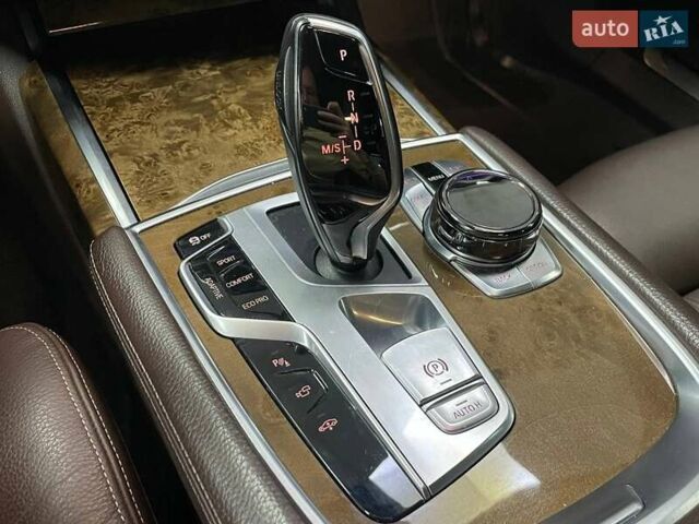 Чорний БМВ 7 Серія, об'ємом двигуна 2.99 л та пробігом 178 тис. км за 38490 $, фото 34 на Automoto.ua