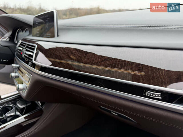 Черный БМВ 7 Серия, объемом двигателя 4.39 л и пробегом 18 тыс. км за 63000 $, фото 57 на Automoto.ua