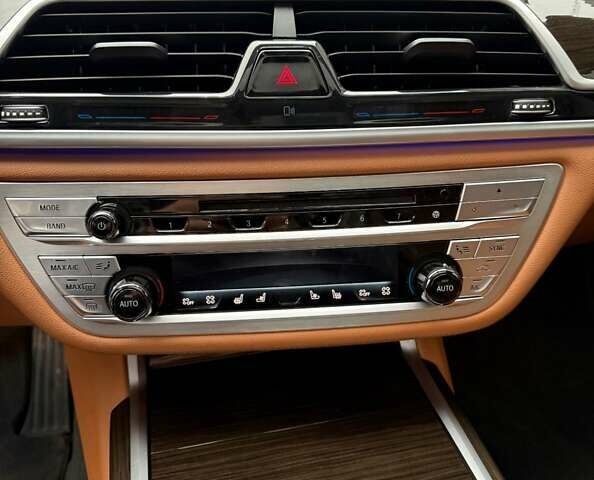 Чорний БМВ 7 Серія, об'ємом двигуна 3 л та пробігом 160 тис. км за 26990 $, фото 16 на Automoto.ua