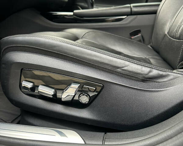 Чорний БМВ 7 Серія, об'ємом двигуна 3 л та пробігом 181 тис. км за 40999 $, фото 16 на Automoto.ua