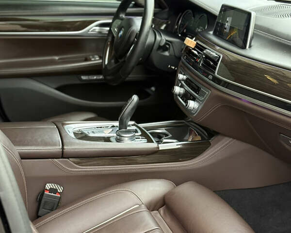 Чорний БМВ 7 Серія, об'ємом двигуна 2.99 л та пробігом 117 тис. км за 45000 $, фото 45 на Automoto.ua