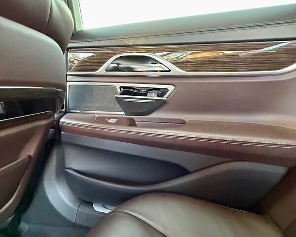 Черный БМВ 7 Серия, объемом двигателя 2.99 л и пробегом 116 тыс. км за 45000 $, фото 37 на Automoto.ua