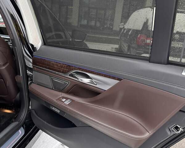 Чорний БМВ 7 Серія, об'ємом двигуна 2 л та пробігом 143 тис. км за 35000 $, фото 74 на Automoto.ua