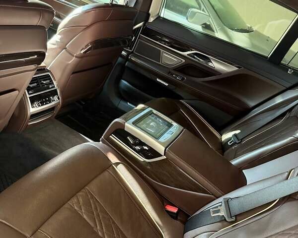 Чорний БМВ 7 Серія, об'ємом двигуна 2.99 л та пробігом 110 тис. км за 41000 $, фото 13 на Automoto.ua