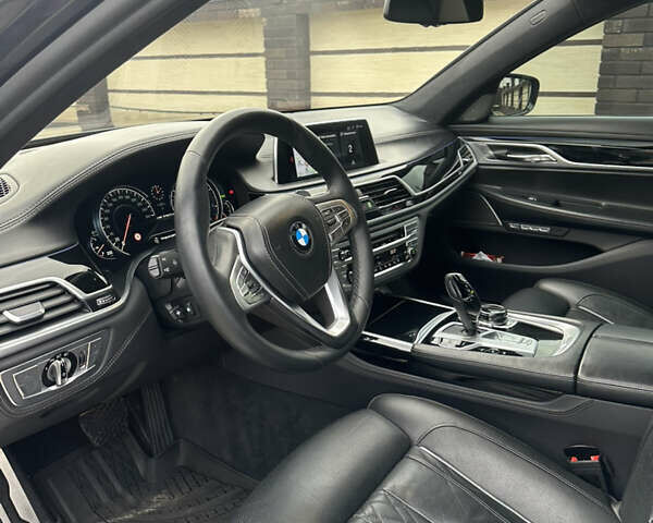 Чорний БМВ 7 Серія, об'ємом двигуна 3 л та пробігом 181 тис. км за 40999 $, фото 19 на Automoto.ua