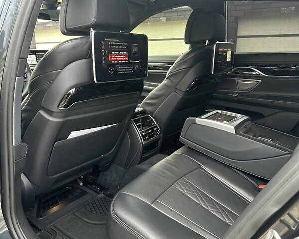Чорний БМВ 7 Серія, об'ємом двигуна 3 л та пробігом 181 тис. км за 40999 $, фото 12 на Automoto.ua