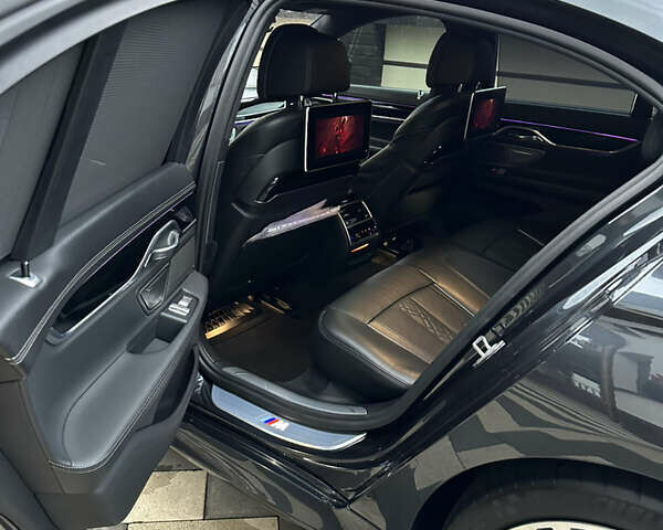 Чорний БМВ 7 Серія, об'ємом двигуна 3 л та пробігом 181 тис. км за 40999 $, фото 3 на Automoto.ua