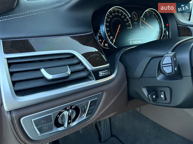 Черный БМВ 7 Серия, объемом двигателя 3 л и пробегом 160 тыс. км за 38500 $, фото 59 на Automoto.ua