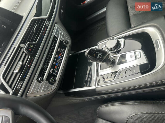 Чорний БМВ 7 Серія, об'ємом двигуна 3 л та пробігом 181 тис. км за 40999 $, фото 21 на Automoto.ua