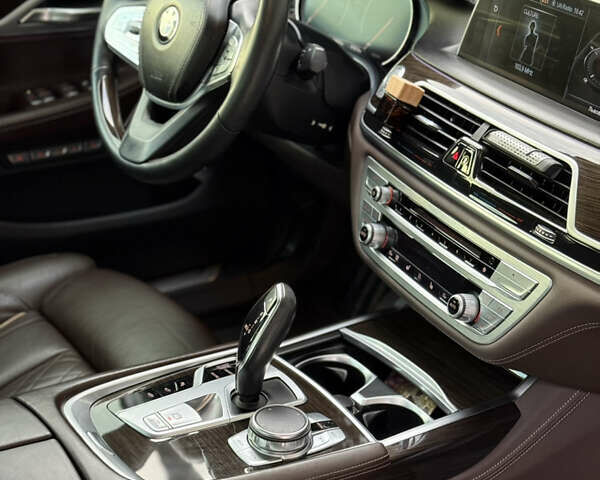 Чорний БМВ 7 Серія, об'ємом двигуна 2.99 л та пробігом 117 тис. км за 45000 $, фото 35 на Automoto.ua