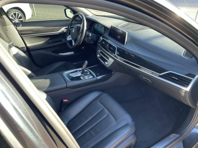 Черный БМВ 7 Серия, объемом двигателя 3 л и пробегом 60 тыс. км за 36500 $, фото 8 на Automoto.ua