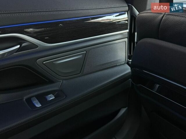 Черный БМВ 7 Серия, объемом двигателя 3 л и пробегом 150 тыс. км за 28800 $, фото 14 на Automoto.ua