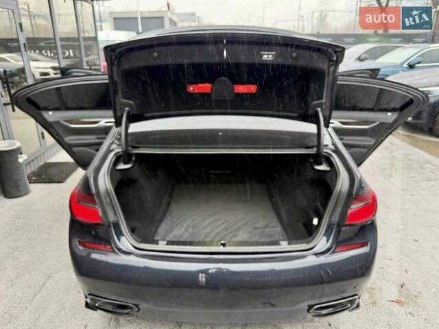 Черный БМВ 7 Серия, объемом двигателя 2.99 л и пробегом 102 тыс. км за 35900 $, фото 58 на Automoto.ua