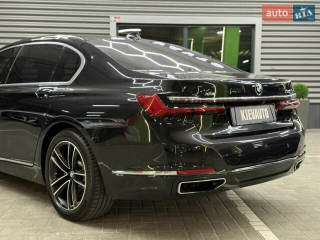 Черный БМВ 7 Серия, объемом двигателя 4.4 л и пробегом 115 тыс. км за 46000 $, фото 6 на Automoto.ua