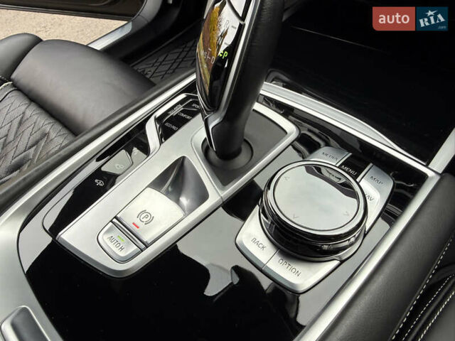 Черный БМВ 7 Серия, объемом двигателя 3 л и пробегом 107 тыс. км за 74950 $, фото 95 на Automoto.ua