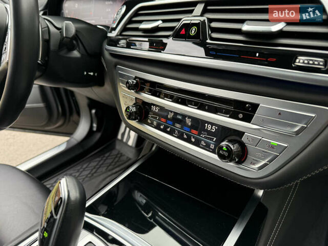 Черный БМВ 7 Серия, объемом двигателя 3 л и пробегом 107 тыс. км за 74950 $, фото 96 на Automoto.ua
