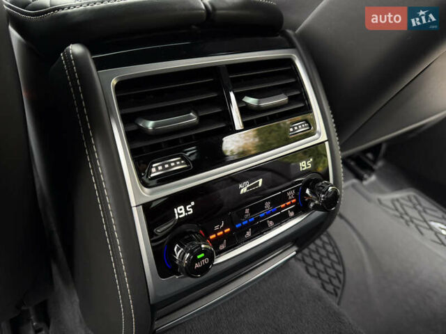 Черный БМВ 7 Серия, объемом двигателя 3 л и пробегом 107 тыс. км за 74950 $, фото 122 на Automoto.ua